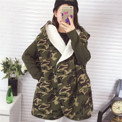 Dame veste à capuche au design camouflage moderne avec intérieur douillet Chic und Stil