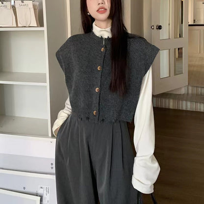 Cardigan court pour femmes avec ourlet fendu et détails de boutons en bois Chic & Stil