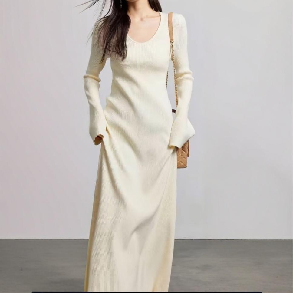 Robe maxi élégante pour femmes avec une fine structure côtelée et un décolleté en V Chic und Stil