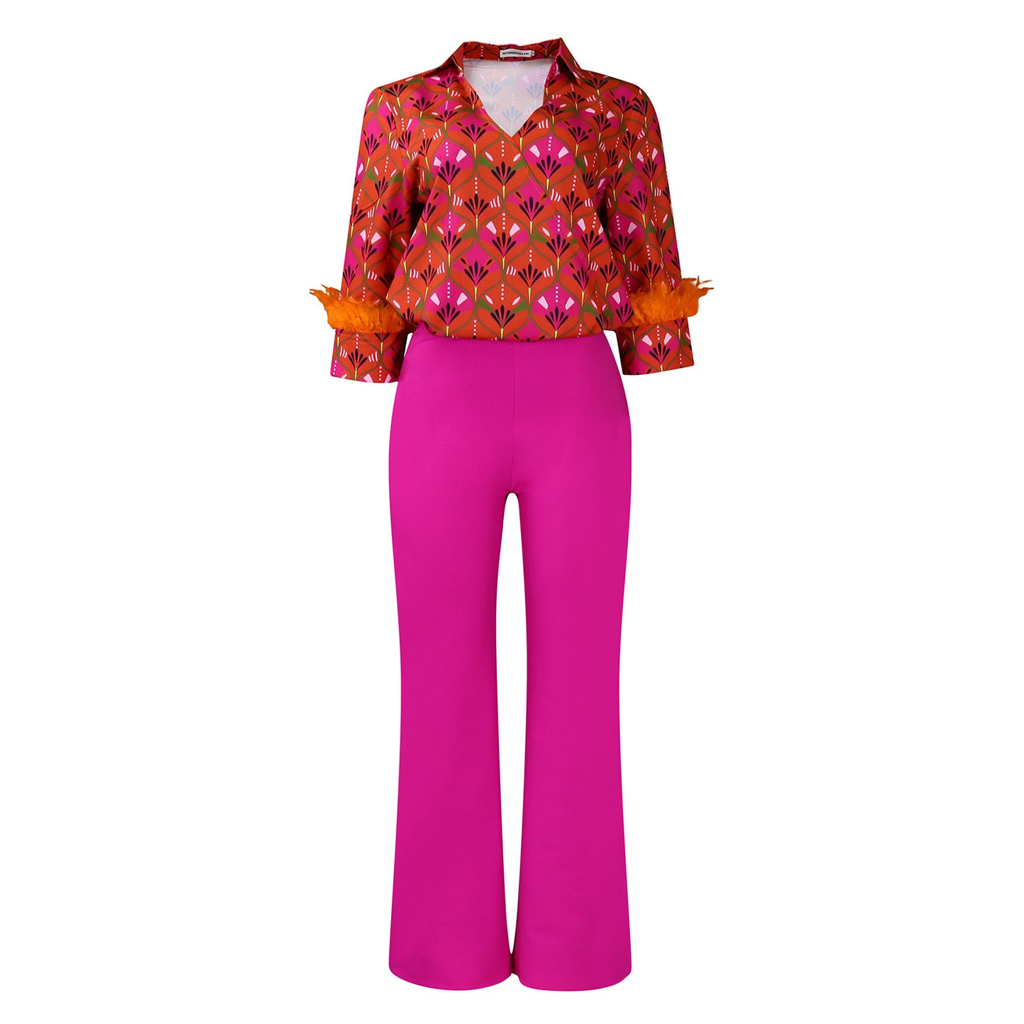 Expressive outfit for women with printed blouse and wide pants Chic and Style