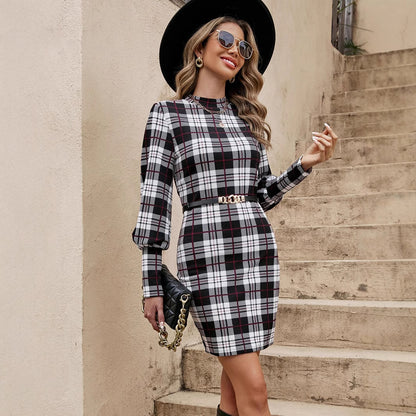 Robe à carreaux ajustée pour femmes avec col monté et manches bouffantes Chic und Stil