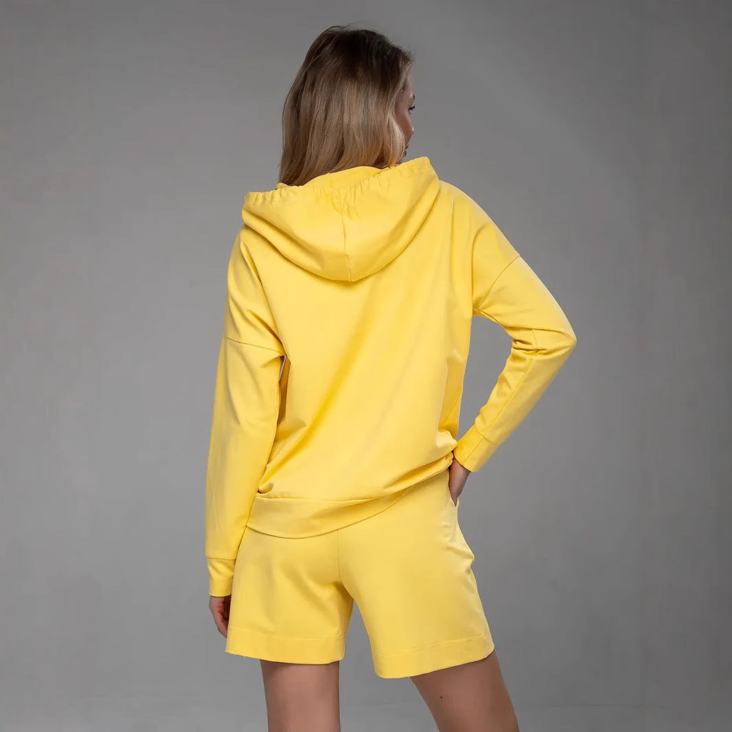 Casual hoodie for women with an oversized fit and matching shorts Chic and Style