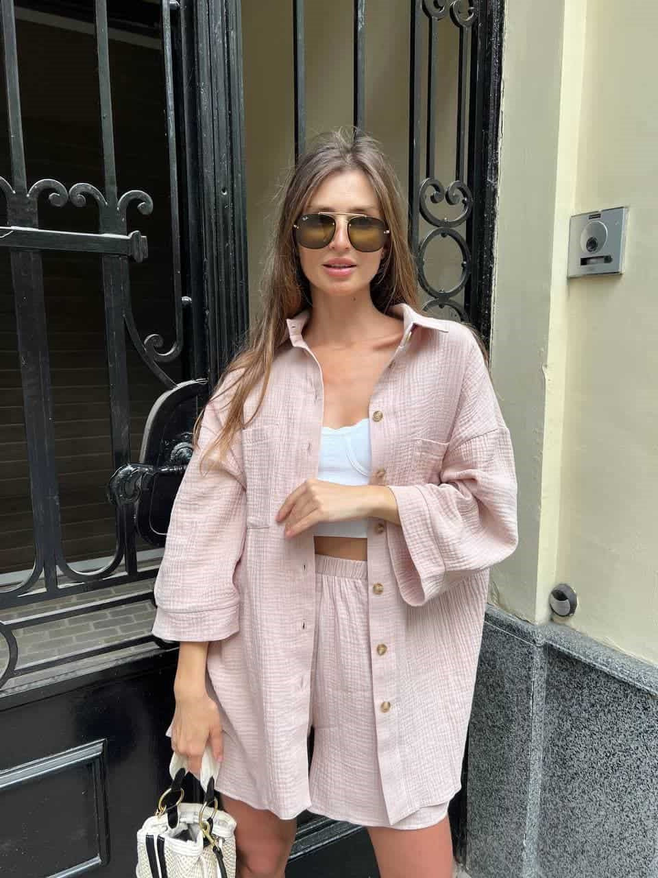 Ensemble de chemise à carreaux décontractée et de shorts pour dames Chic und Stil
