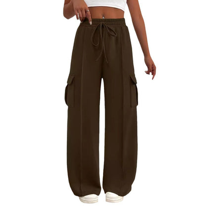 Cargo pants for women with a relaxed fit, elastic waist, and practical pockets Chic and Style