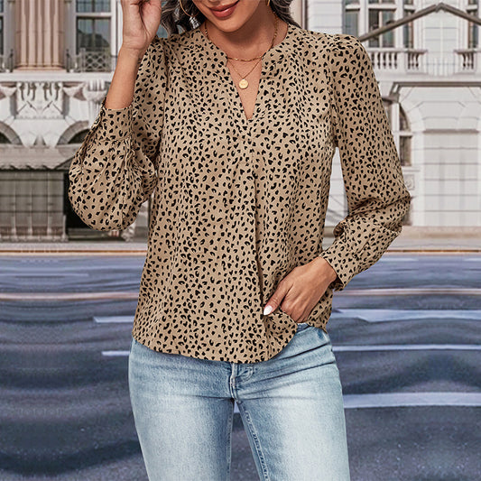 Blouse pour femmes avec un imprimé léopard original et un décolleté en V moderne Chic und Stil