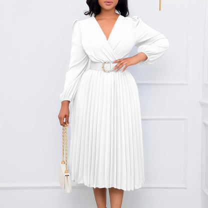 Robe portefeuille pour femmes avec des plis élégants et une ceinture cintrée Chic und Stil