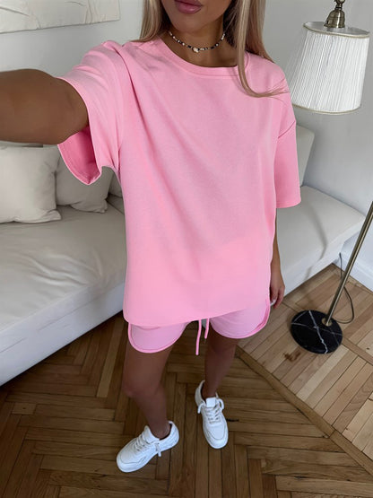 Ensemble de sport confortable pour femmes avec t-shirt décontracté et shorts Chic und Stil
