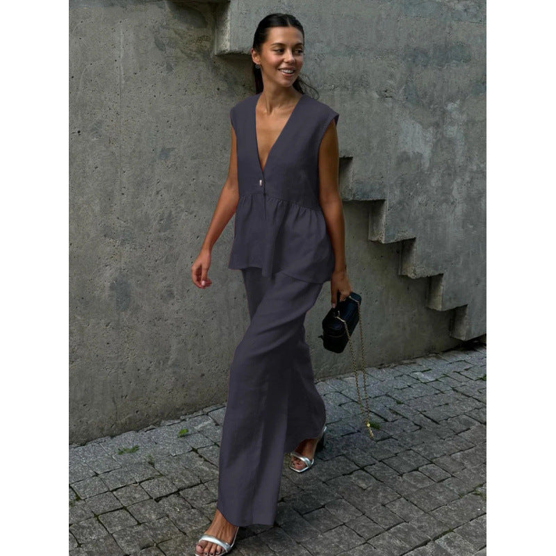 Casual linen set for women with deep V-neck and wide-leg pants Chic and Style
