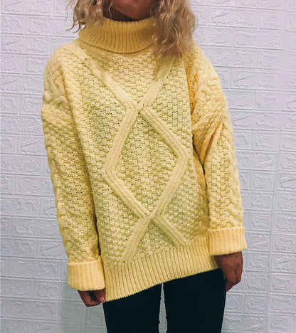 Pull en grosse maille pour femme avec un motif de torsade à la mode et un grand col Chic und Stil
