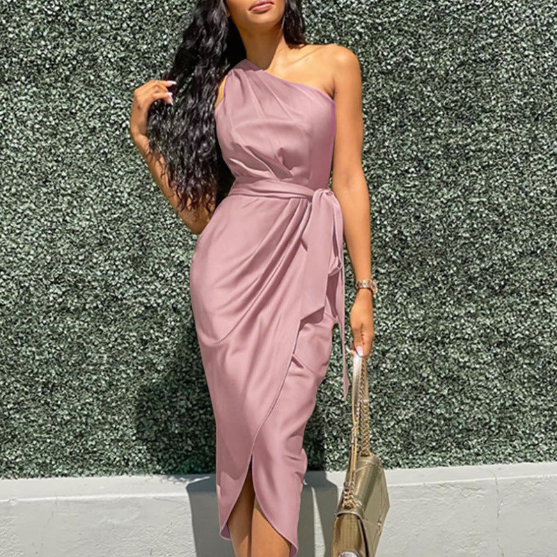 Robe enveloppante élégante pour femmes avec coupe asymétrique et ceinture à la taille Chic und Stil