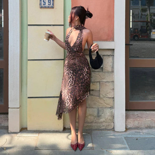 Robe asymétrique à col halter pour femmes avec motif léopard Chic und Stil