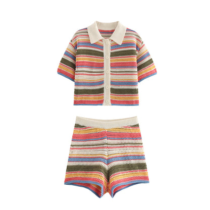 Shorts en tricot aérées pour femmes avec motif rayé coloré Chic und Stil