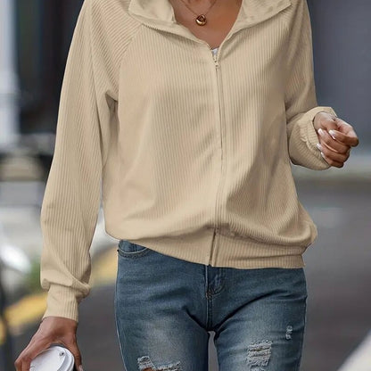 Veste zippée sportive pour femmes avec structure en côtes et élégant col montant Chic und Stil