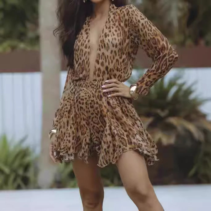 Robe d'été à manches courtes pour dames avec motif léopard et ourlet fluide Chic und Stil