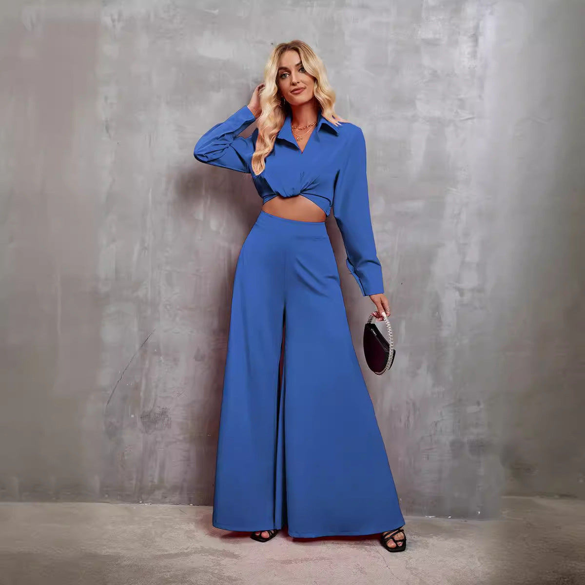 Elegant ensemble for ladies consisting of a crop top and wide pants Chic und Stil