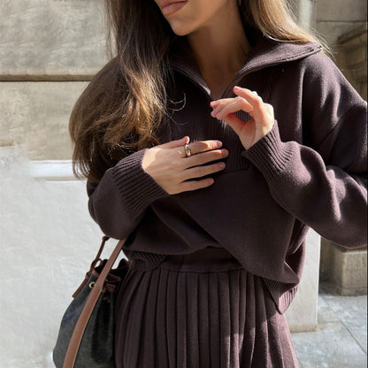 Pull en tricot pour femme avec col montant et jupe plissée Chic und Stil