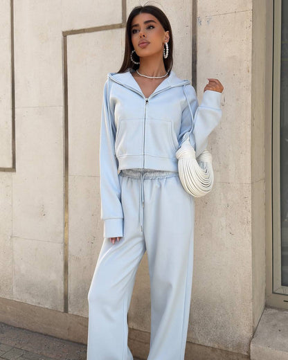 Women's sports leisure set with a trendy cropped hoodie and chic wide-leg pants.