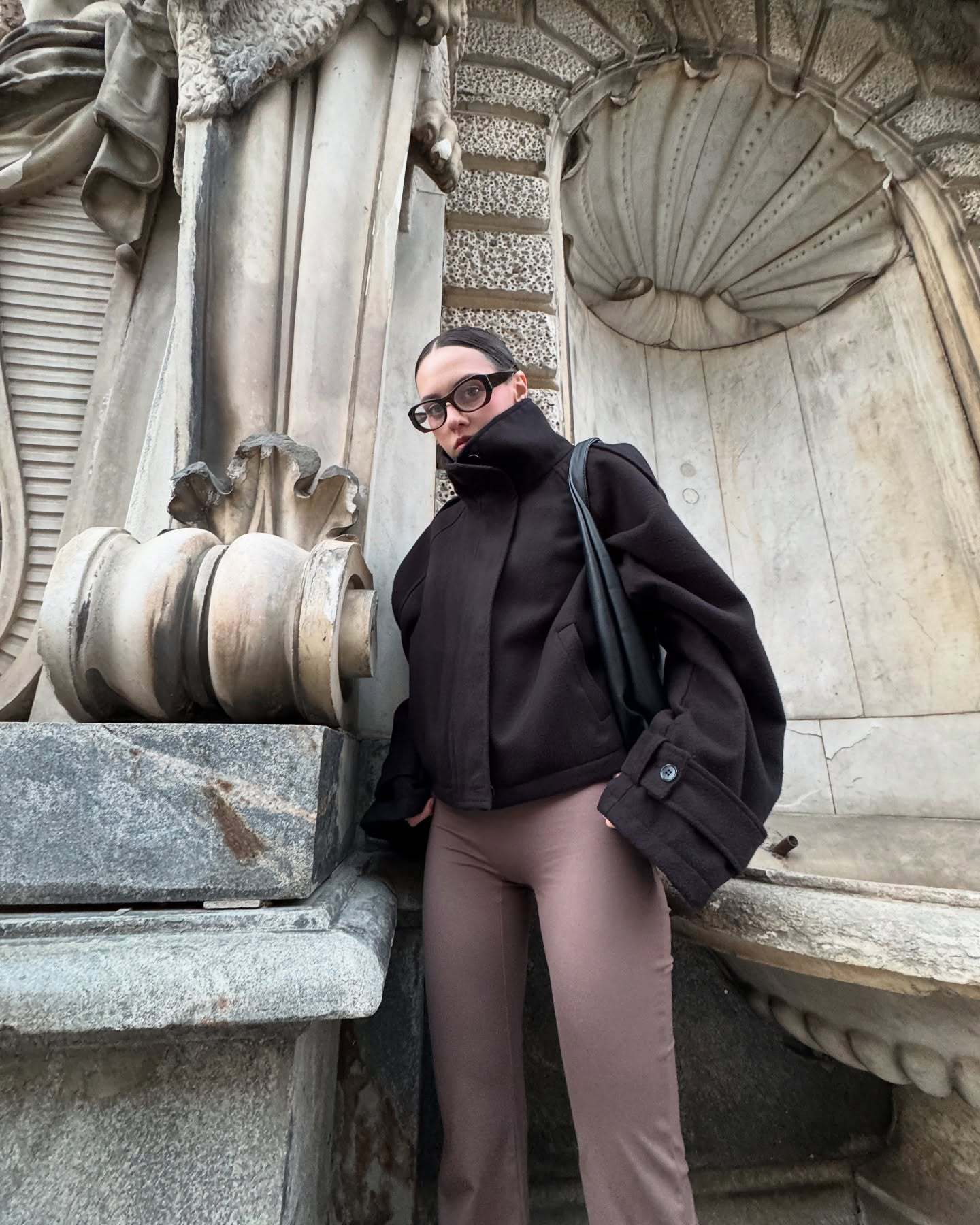 Ladies Oversized Wool Jacket with Large Collar and Practical Pockets Chic and Style