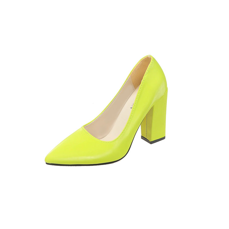 Chaussures à talons en dentelle pour femmes avec un bloc confortable et une finition brillante Chic und Stil