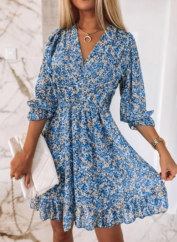 Robe mini à fleurs pour femmes avec décolleté en V et détails volantés Chic und Stil