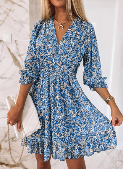 Robe mini à fleurs pour femmes avec décolleté en V et détails volantés Chic und Stil