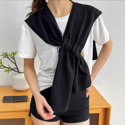 Trendy knitted scarf for women with bow detail Chic und Stil