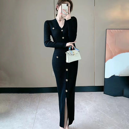 Robe tricot mi-longue pour femmes avec détails de boutons et fente latérale Chic und Stil