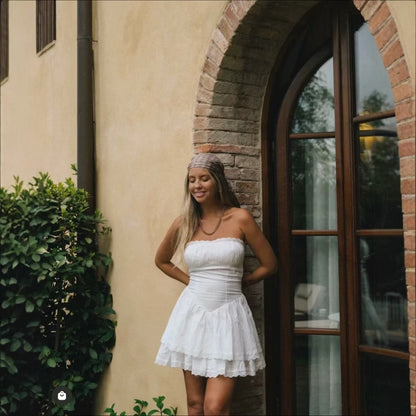 Robe courte sans bretelles pour dames avec délicate dentelle et jupe fluide Chic und Stil