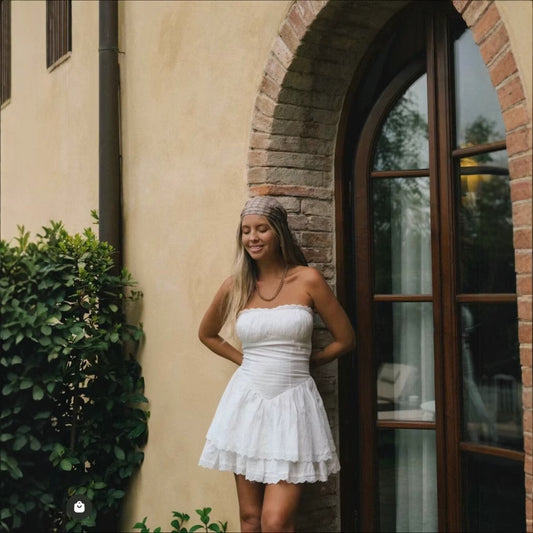 Robe courte sans bretelles pour dames avec délicate dentelle et jupe fluide Chic und Stil