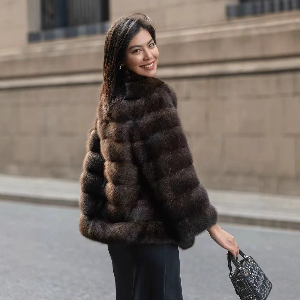 Dames Élégante veste courte en fausse fourrure luxueuse avec un design volumineux Chic und Stil