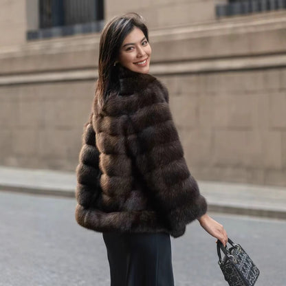 Dames Élégante veste courte en fausse fourrure luxueuse avec un design volumineux Chic und Stil