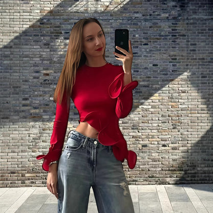 Dames haut tendance avec des détails de volants asymétriques et un design élégant Chic und Stil