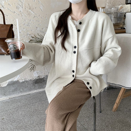 Dames cardigan en tricot décontracté avec une texture fine et des détails pratiques de boutons Chic und Stil