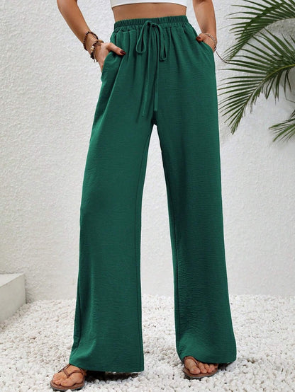 Loose-fit leisure pants for women with an elastic waistband and practical side pockets Chic and Style