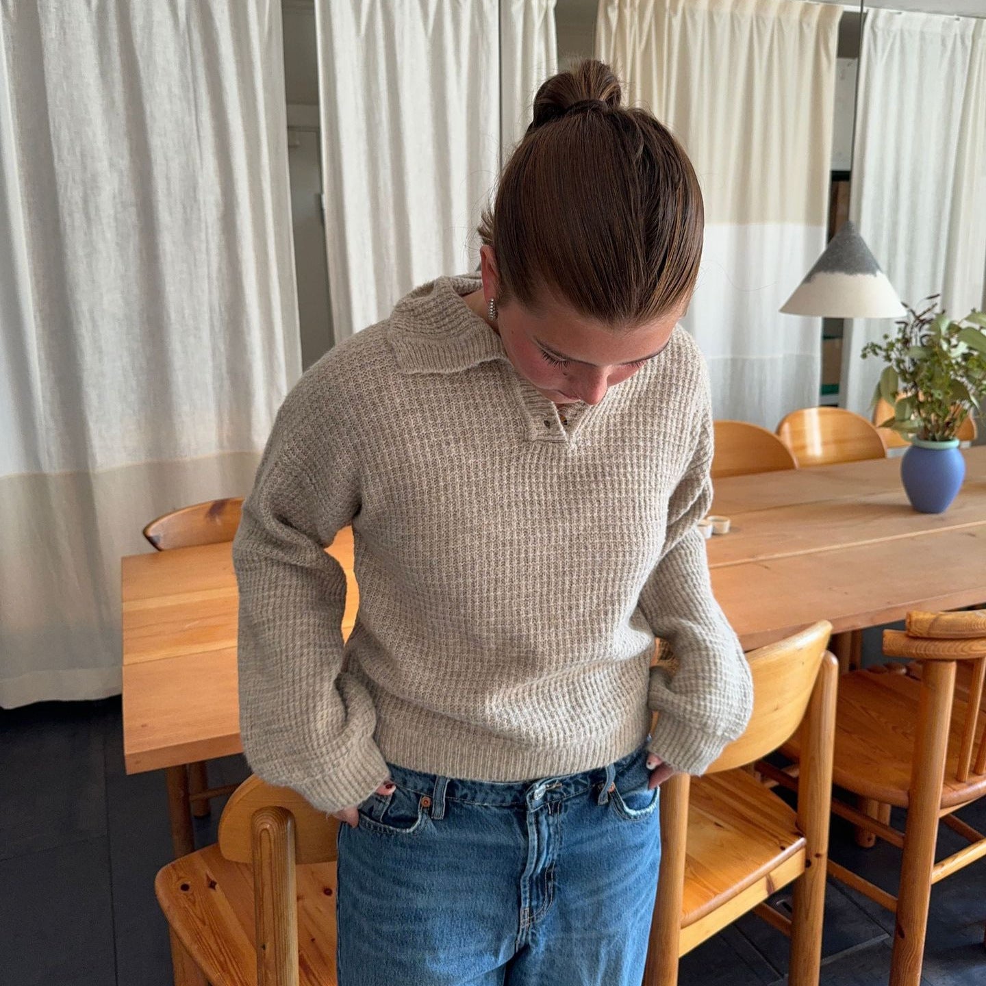 Pull en tricot pour femmes avec patte de boutonnage et coupe large Chic und Stil