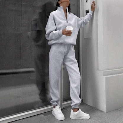 Dames costume de sport à col montant Chic und Stil