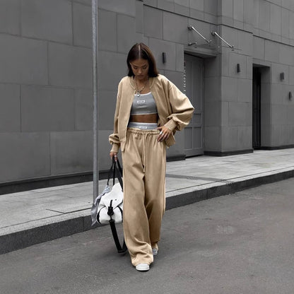 Casual outfit for women with wide pants and sporty jacket Chic and Style