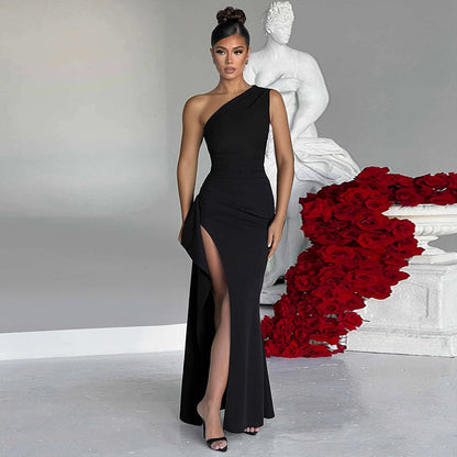 Robe de soirée à une épaule à fente haute Chic und Stil