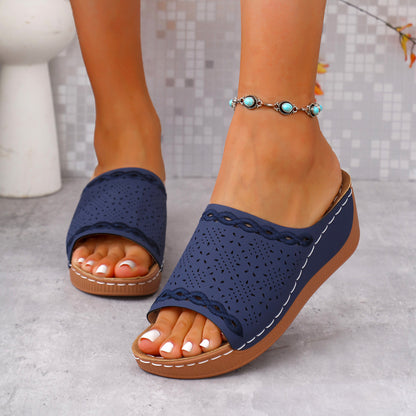 Sandales compensées à semelle perforée pour femmes Chic und Stil