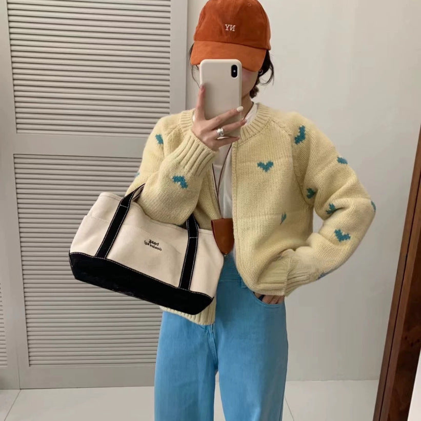 Dames confortable cardigan avec motif en cœur et détail élégant de boutons Chic und Stil