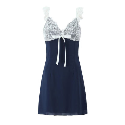 Robe de nuit pour femmes avec un dessus en dentelle et une élégante décoration de nœud Chic und Stil