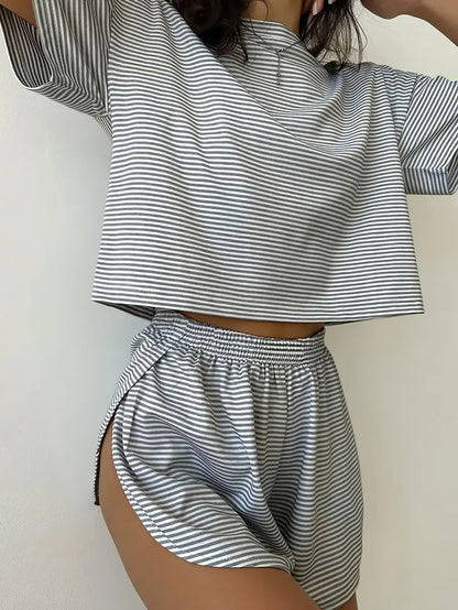 Women's short casual top with short sleeves and loose fit and high-waisted pants Chic and Style