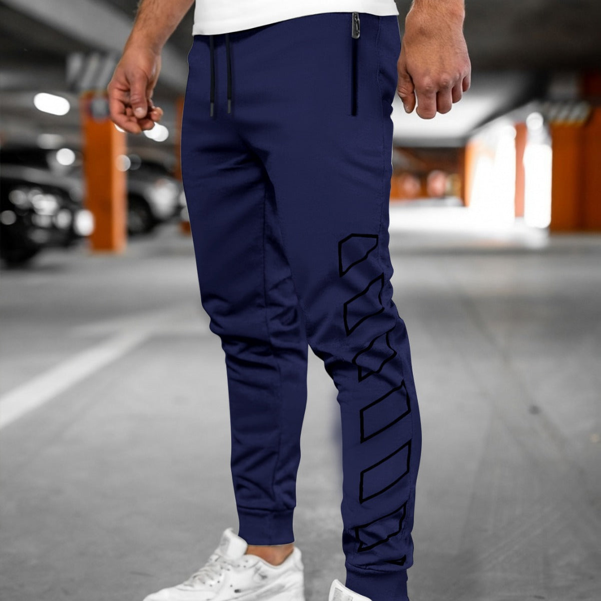 Functional sports pants for men with zippered pockets on the sides and a modern design Chic und Stil