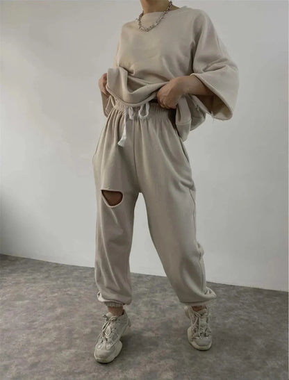 Casual set for women with oversized top and elastic pants Chic und Stil