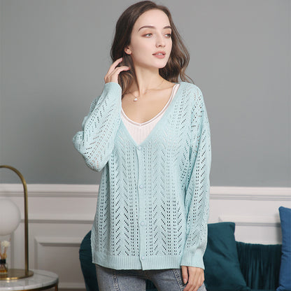 Cardigan tricot féminin avec motif ajouré aérien et décolleté en V Chic und Stil