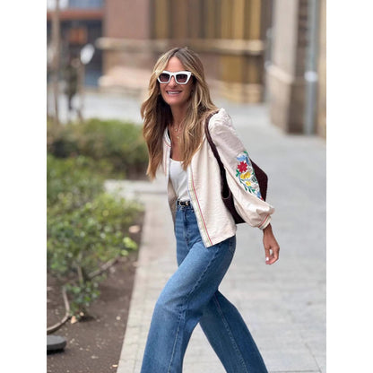 Blouse femme avec broderies colorées et manches volumineuses Chic und Stil