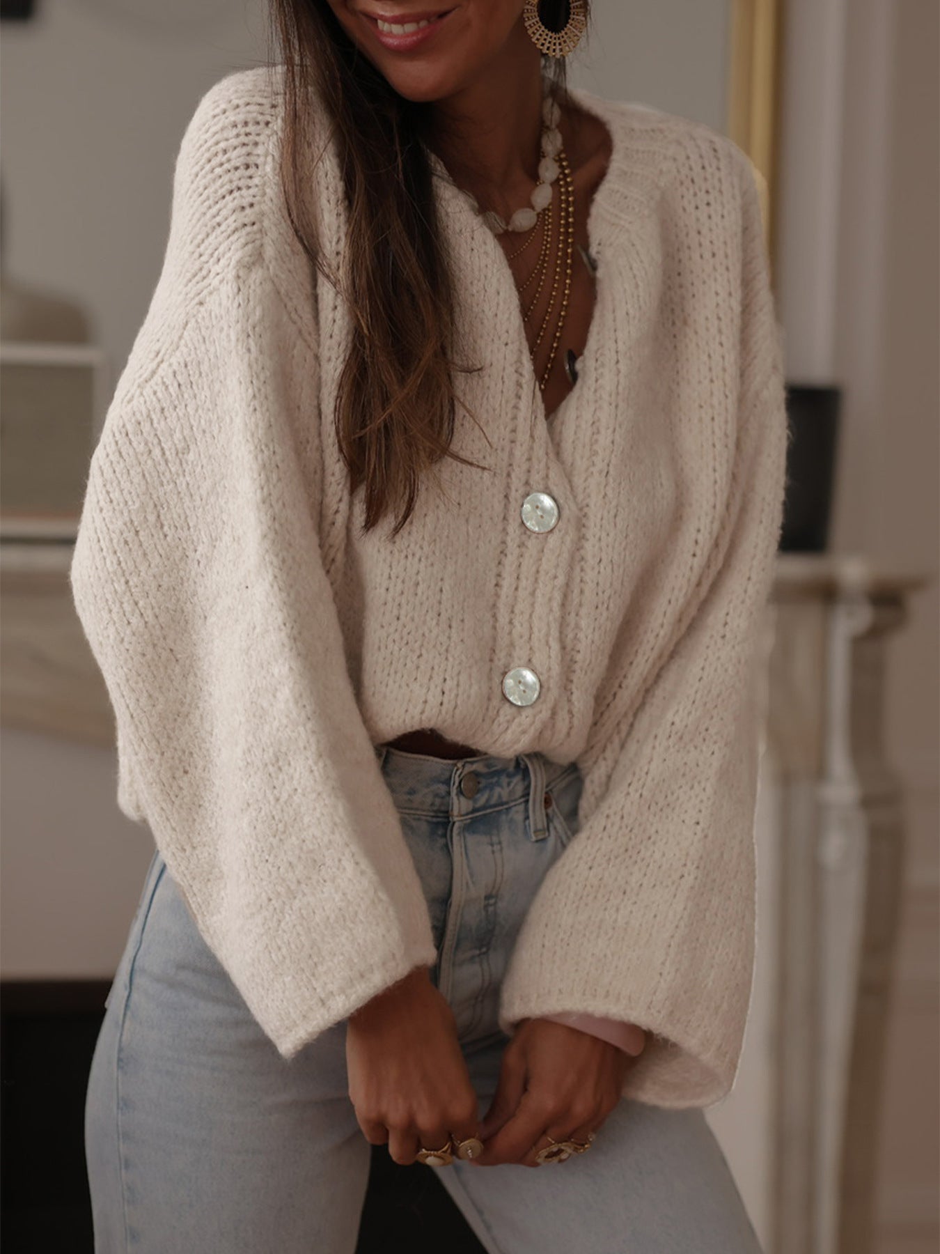 Dames pull-over confortable avec des manches surdimensionnées et de élégants boutons en perles Chic und Stil