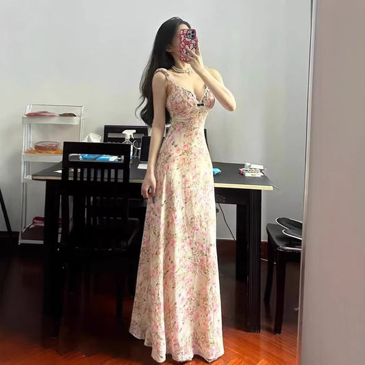 Robe maxi femme avec design floral à volants et coupe élégante Chic und Stil