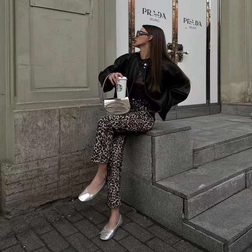 Biker style leather jacket for women with voluminous sleeves and an asymmetrical zipper Chic und Stil