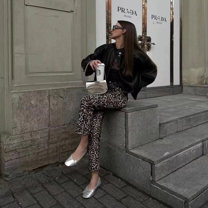 Biker style leather jacket for women with voluminous sleeves and an asymmetrical zipper Chic und Stil